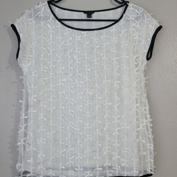 Ann Taylor white blouse. Bow details. - Picture 6 of 9